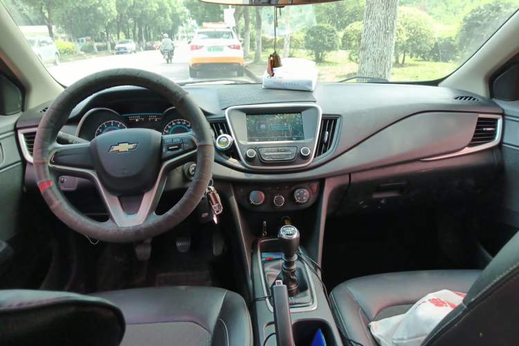 Used Chevrolet Cavalier 2016 1.5L Manual Xinyue Edition Center Console