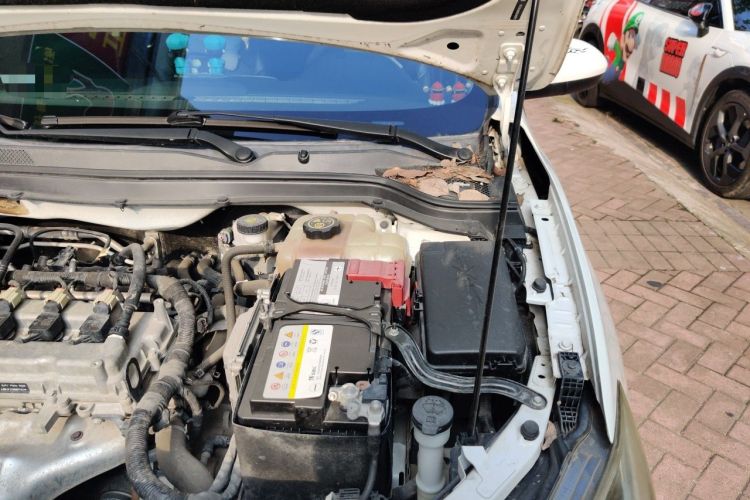 Used Chevrolet Cavalier 2016 1.5L Manual Xinyue Edition Engine Bay Left