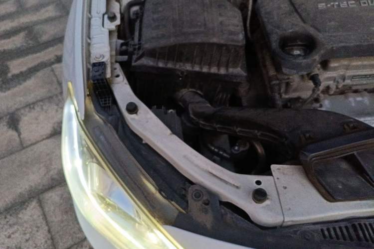 Used Chevrolet Cavalier 2016 1.5L Automatic Xinsong Edition Engine Bay Right