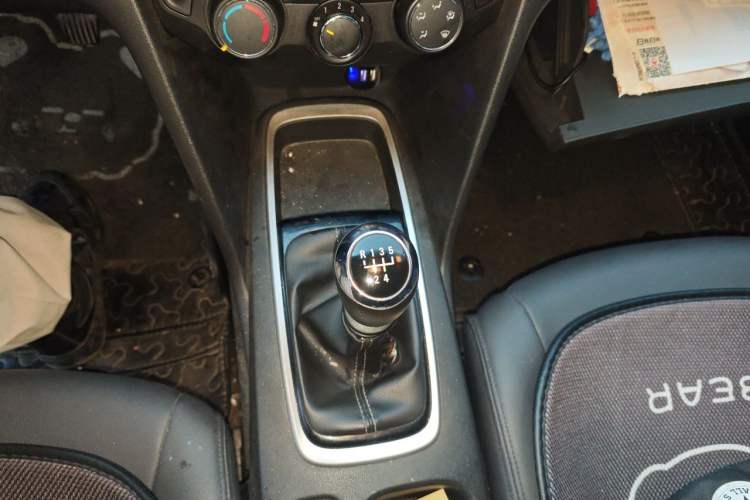 Used Chevrolet Cavalier 2016 1.5L Manual Enjoyment Edition Gear Lever