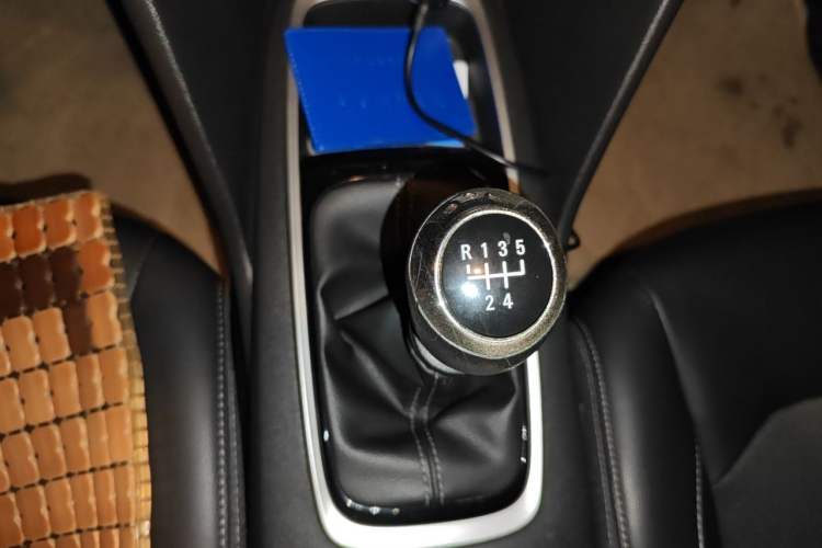 Used Chevrolet Cavalier 2016 1.5L Manual Xinyue Edition Gear Lever