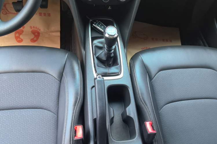 Used Chevrolet Cavalier 2016 1.5L Manual Xinyue Edition Gear Lever