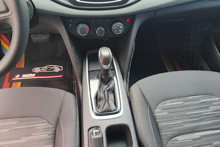 Used Chevrolet Cavalier 2016 1.5L Automatic Enjoyment Edition Gear Lever