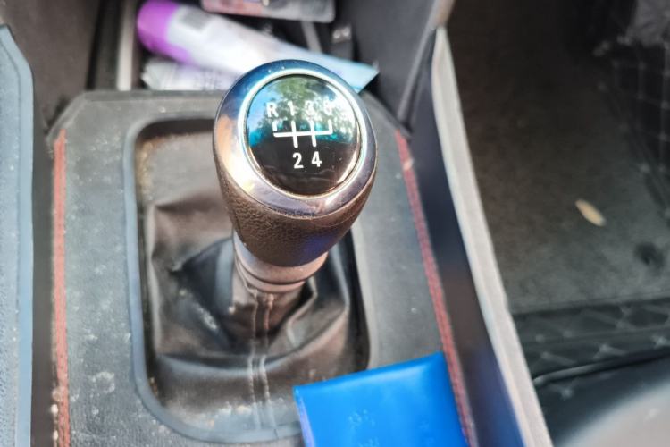 Used Chevrolet Cavalier 2016 1.5L Manual Xinyue Edition Gear Lever