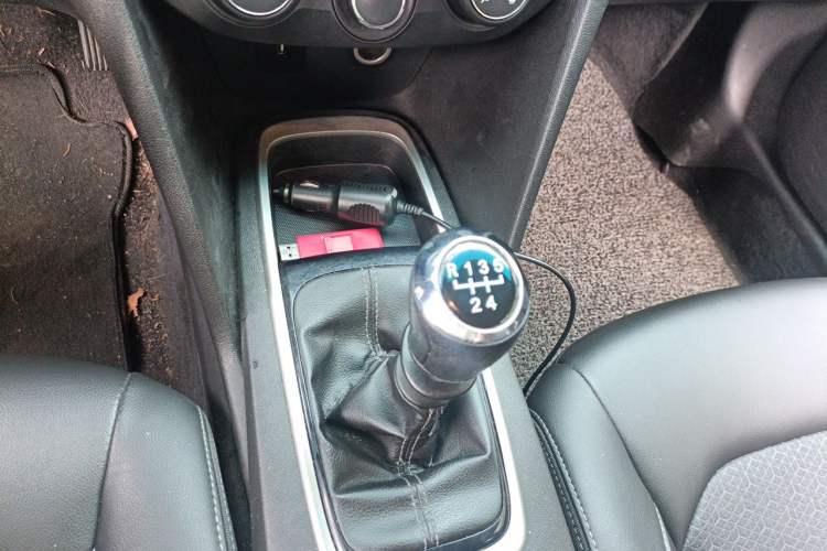 Used Chevrolet Cavalier 2016 1.5L Manual Xinyue Edition Gear Lever