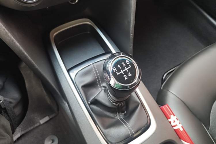 Used Chevrolet Cavalier 2016 1.5L Manual Xinyue Edition Gear Lever