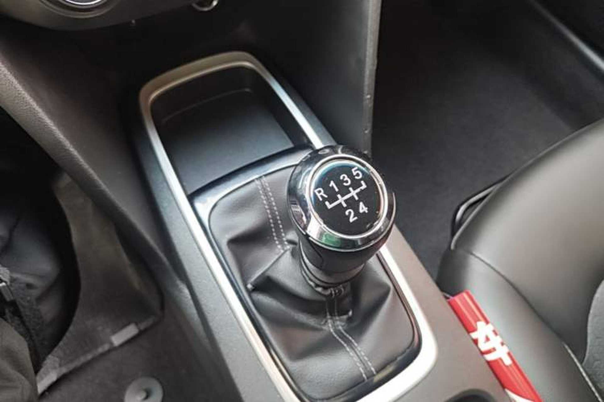 Used Chevrolet Cavalier 2016 1.5L Manual Xinyue Edition Gear Lever
