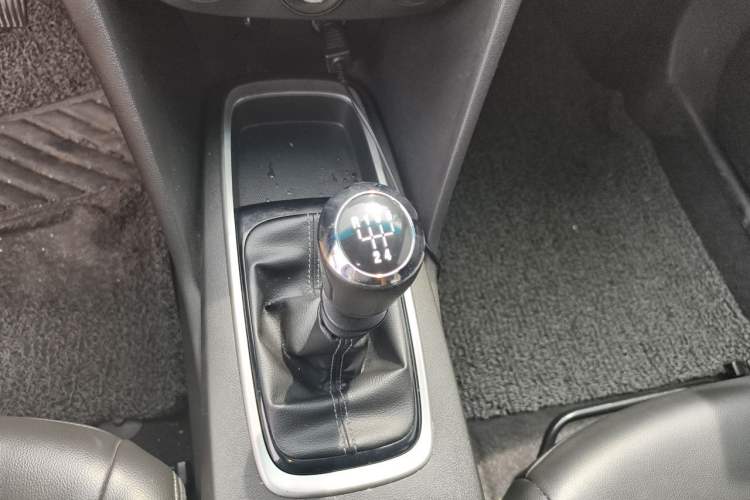 Used Chevrolet Cavalier 2016 1.5L Manual Xinyue Edition Gear Lever