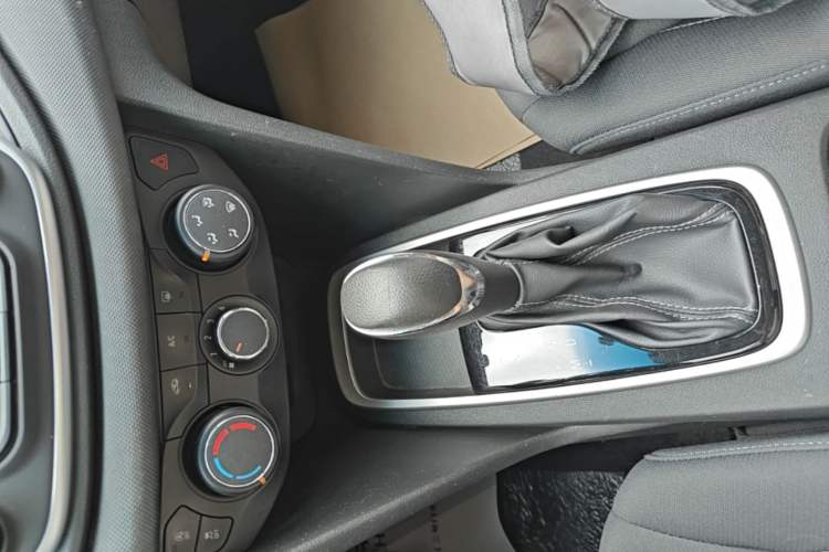 Used Chevrolet Cavalier 2016 1.5L Automatic Enjoyment Edition Gear Lever