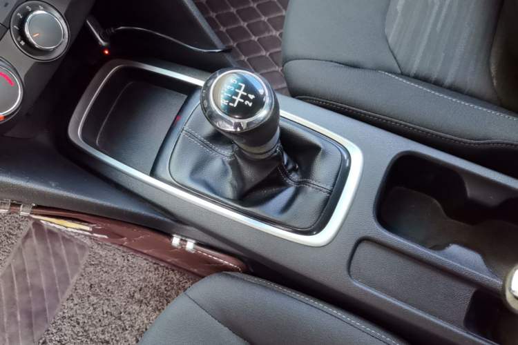 Used Chevrolet Cavalier 2016 1.5L Manual Enjoyment Edition Gear Lever
