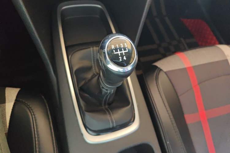 Used Chevrolet Cavalier 2016 1.5L Manual Enjoyment Edition Gear Lever