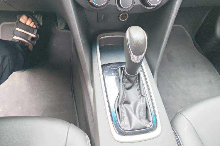 Used Chevrolet Cavalier 2016 1.5L Automatic Xinyue Edition Gear Lever