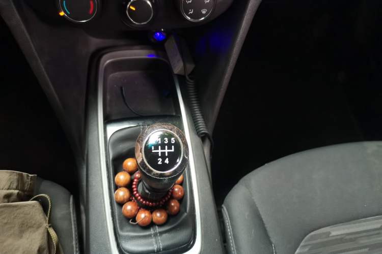 Used Chevrolet Cavalier 2016 1.5L Manual Enjoyment Edition Gear Lever