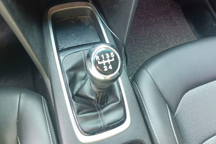 Used Chevrolet Cavalier 2016 1.5L Manual Xinyue Edition Gear Lever