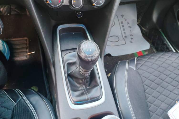 Used Chevrolet Cavalier 2016 1.5L Manual Enjoyment Edition Gear Lever