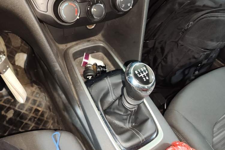 Used Chevrolet Cavalier 2016 1.5L Manual Enjoyment Edition Gear Lever
