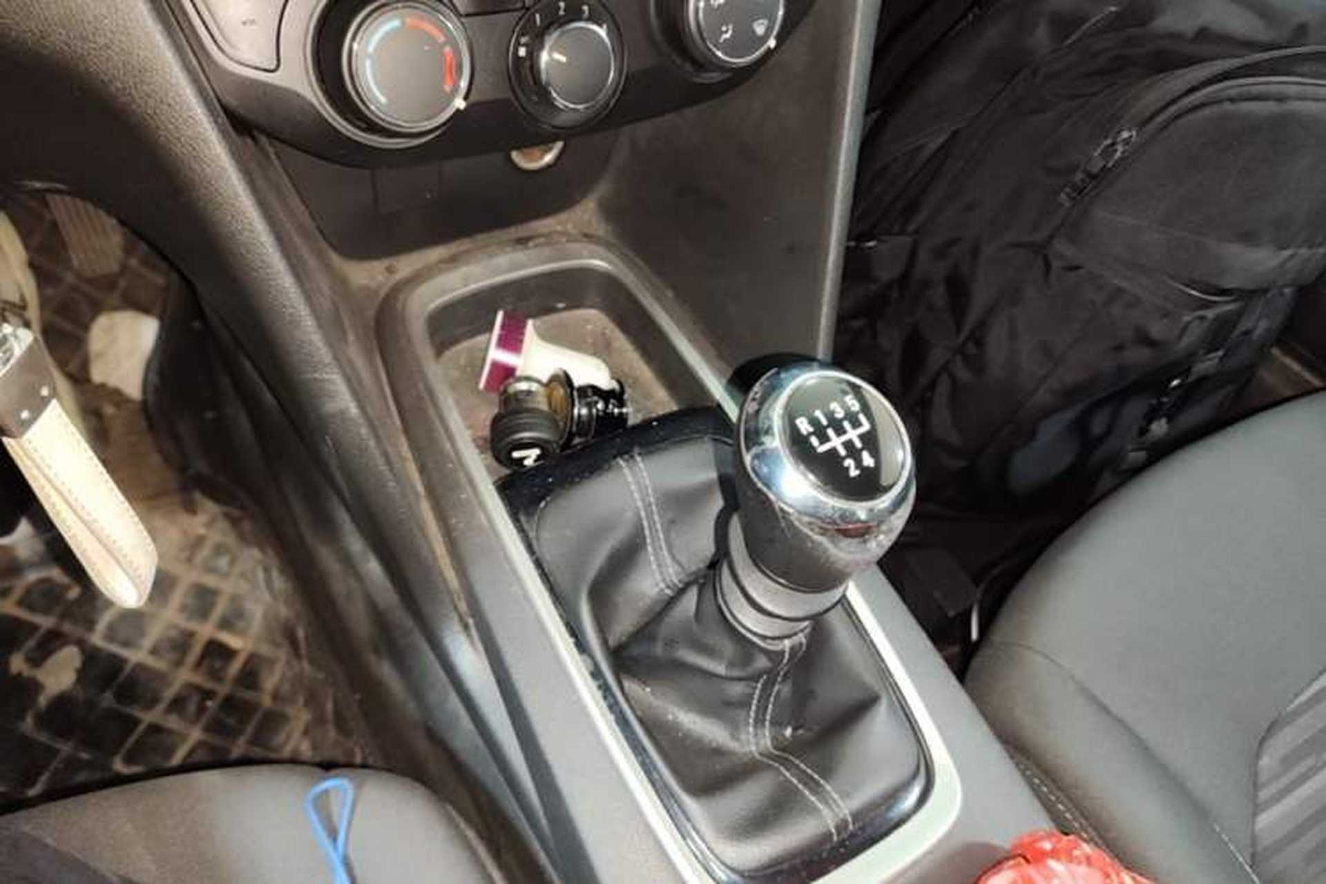 Used Chevrolet Cavalier 2016 1.5L Manual Enjoyment Edition Gear Lever