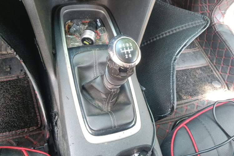 Used Chevrolet Cavalier 2016 1.5L Manual Enjoyment Edition Gear Lever