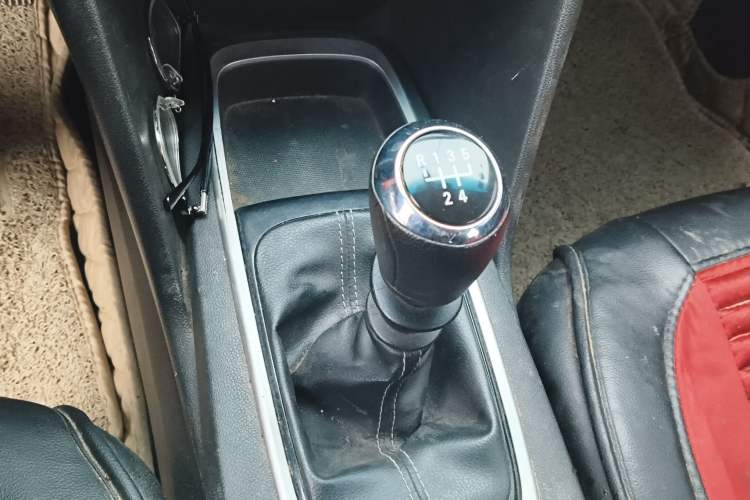 Used Chevrolet Cavalier 2016 1.5L Manual Enjoyment Edition Gear Lever