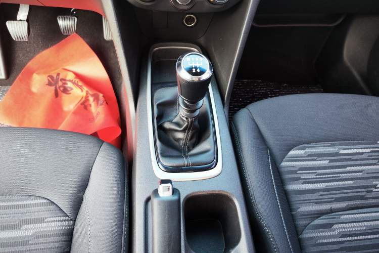 Used Chevrolet Cavalier 2016 1.5L Manual Enjoyment Edition Gear Lever