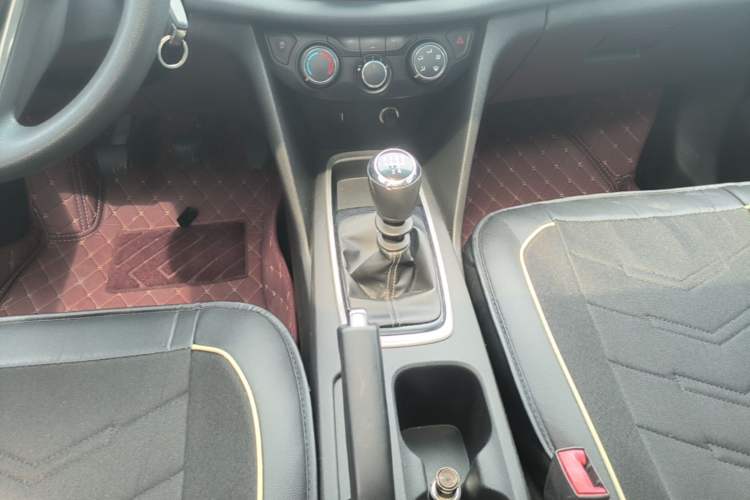Used Chevrolet Cavalier 2016 1.5L Manual Xinyue Edition Gear Lever