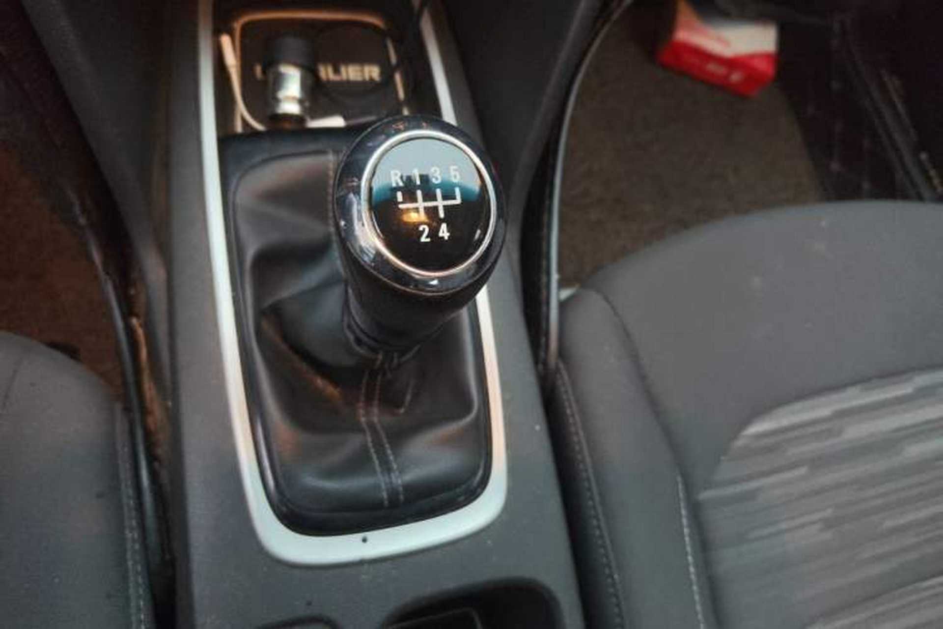Used Chevrolet Cavalier 2016 1.5L Manual Enjoyment Edition Gear Lever