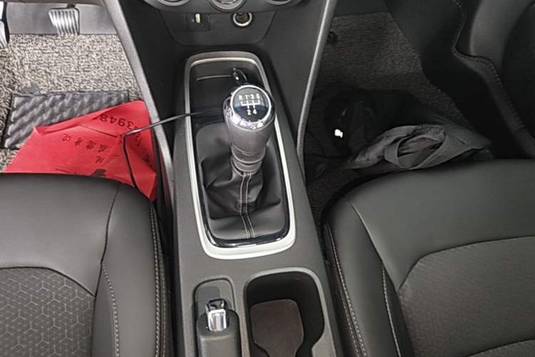 Used Chevrolet Cavalier 2016 1.5L Manual Xinyue Edition Gear Lever