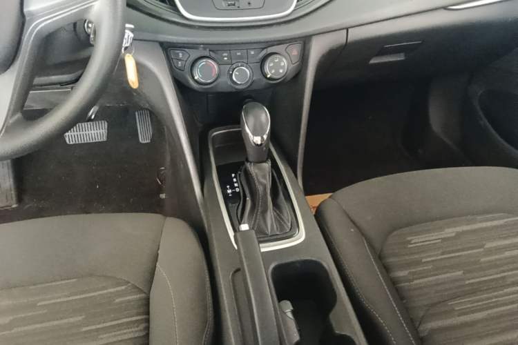 Used Chevrolet Cavalier 2016 1.5L Automatic Enjoyment Edition Gear Lever