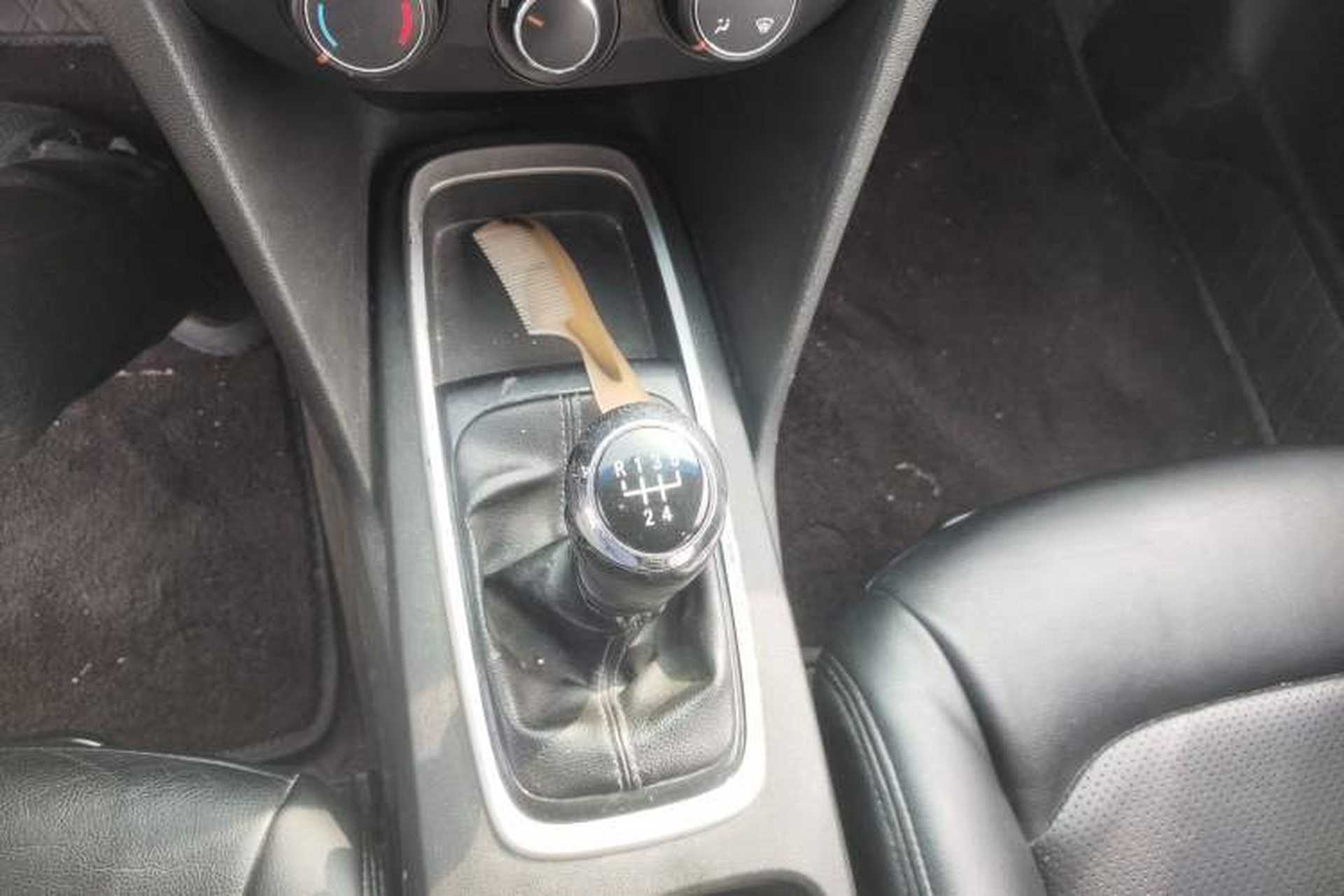 Used Chevrolet Cavalier 2016 1.5L Manual Enjoyment Edition Gear Lever
