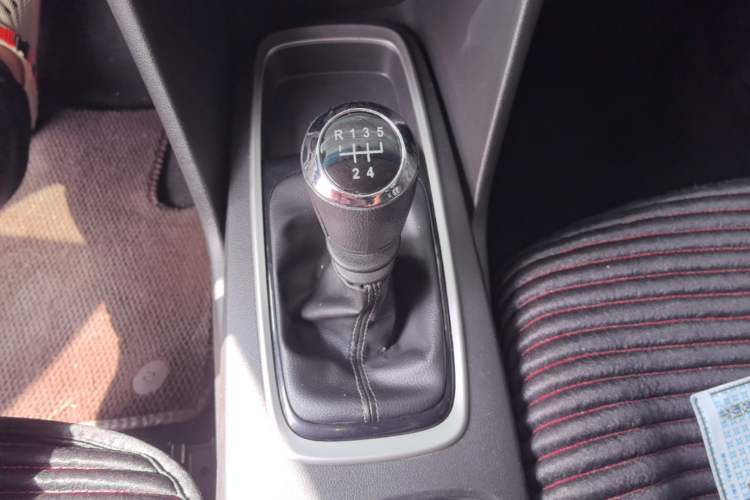 Used Chevrolet Cavalier 2016 1.5L Manual Enjoyment Edition Gear Lever