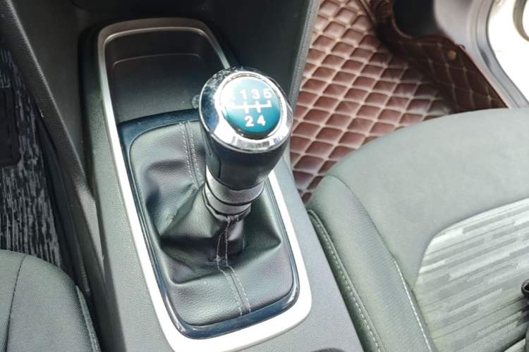 Used Chevrolet Cavalier 2016 1.5L Manual Enjoyment Edition Gear Lever
