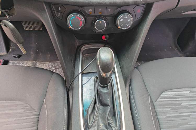 Used Chevrolet Cavalier 2016 1.5L Automatic Enjoyment Edition Gear Lever