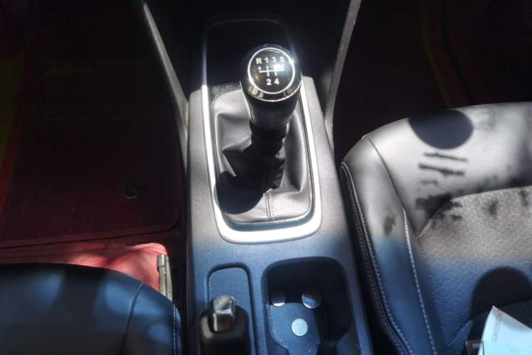 Used Chevrolet Cavalier 2016 1.5L Manual Xinyue Edition Gear Lever