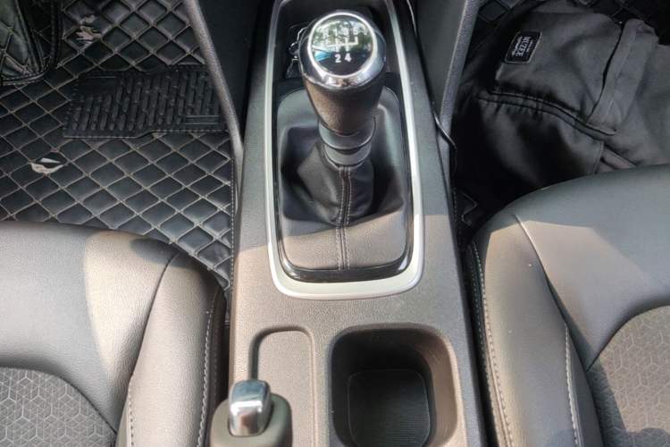 Used Chevrolet Cavalier 2016 1.5L Manual Xinyue Edition Gear Lever