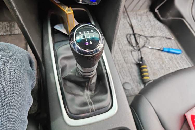 Used Chevrolet Cavalier 2016 1.5L Manual Xinyue Edition Gear Lever