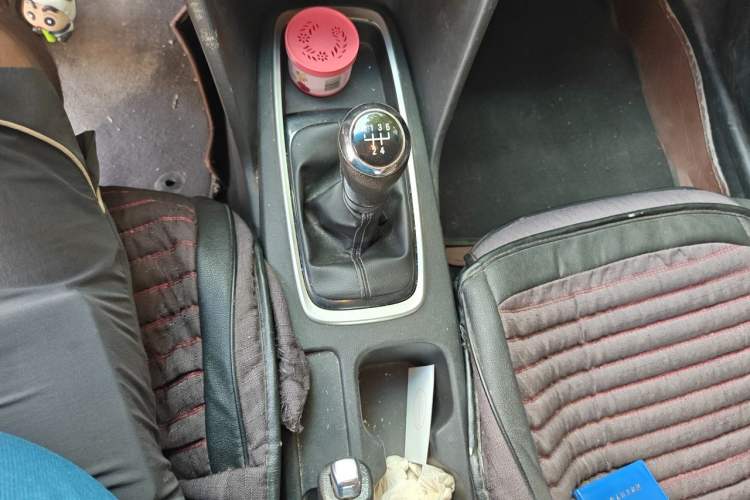 Used Chevrolet Cavalier 2016 1.5L Manual Enjoyment Edition Gear Lever