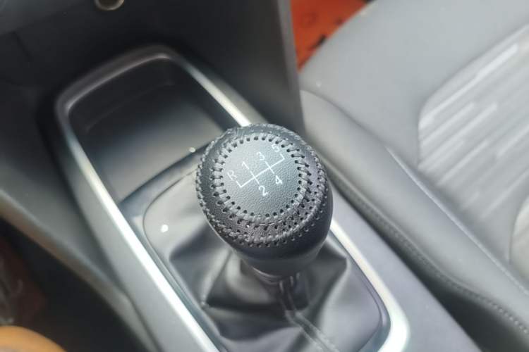 Used Chevrolet Cavalier 2016 1.5L Manual Enjoyment Edition Gear Lever