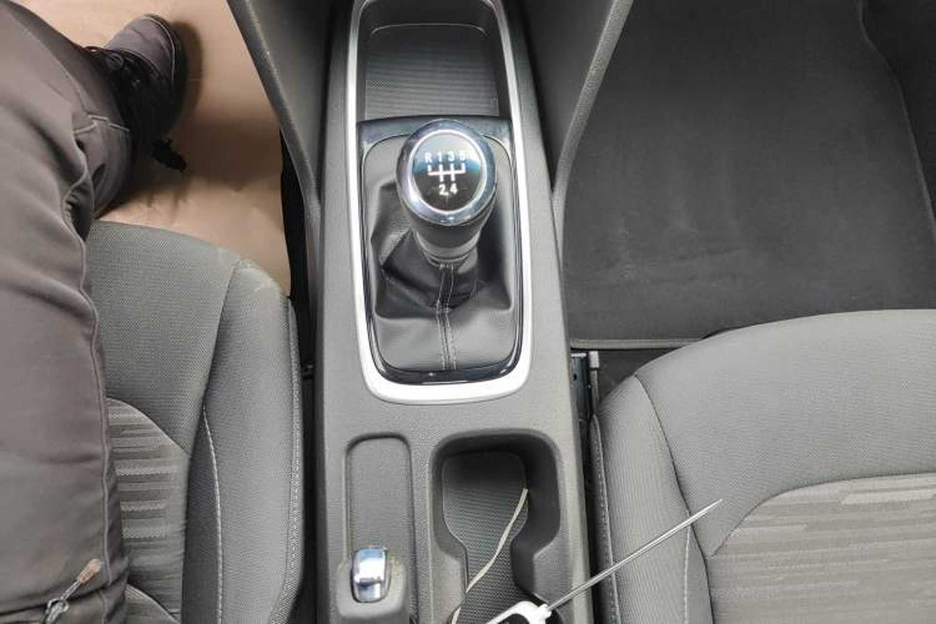 Used Chevrolet Cavalier 2016 1.5L Manual Enjoyment Edition Gear Lever