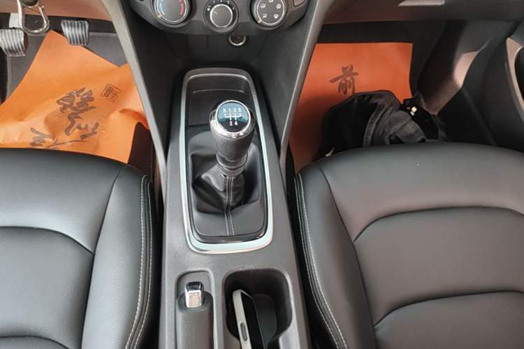 Used Chevrolet Cavalier 2016 1.5L Manual Enjoyment Edition Gear Lever