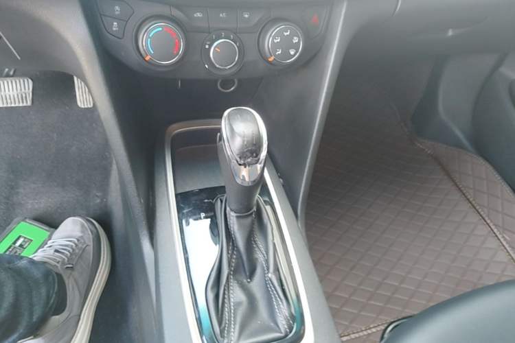 Used Chevrolet Cavalier 2016 1.5L Automatic Xinyue Edition Gear Lever