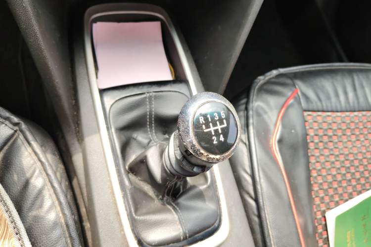 Used Chevrolet Cavalier 2016 1.5L Manual Xinyue Edition Gear Lever