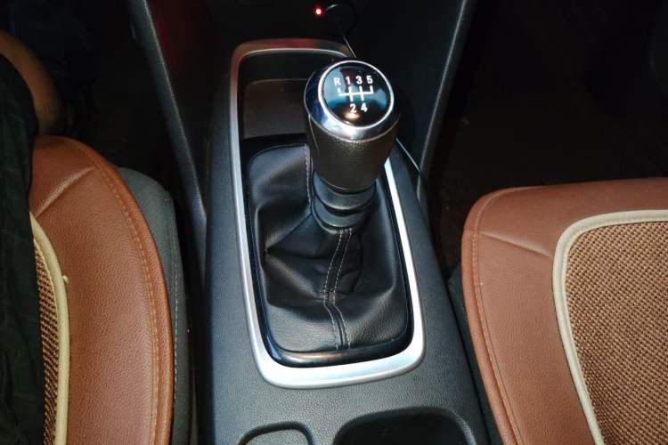 Used Chevrolet Cavalier 2016 1.5L Manual Enjoyment Edition Gear Lever