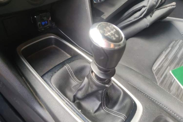 Used Chevrolet Cavalier 2016 1.5L Manual Enjoyment Edition Gear Lever