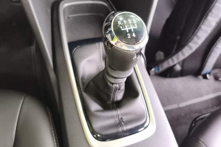 Used Chevrolet Cavalier 2016 1.5L Manual Xinyue Edition Gear Lever
