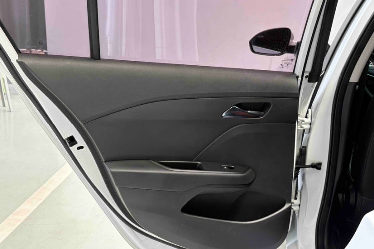 Used Chevrolet Cavalier 2016 1.5L Manual Xinyue Edition Interior 10