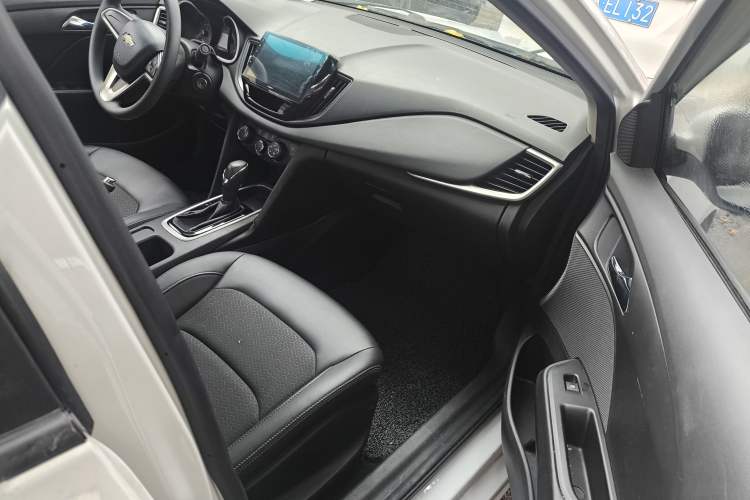 Used Chevrolet Cavalier 2016 1.5L Automatic Xinyue Edition Interior 8