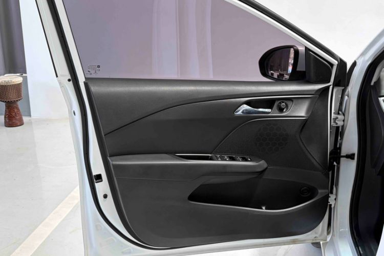 Used Chevrolet Cavalier 2016 1.5L Manual Xinyue Edition Interior 9