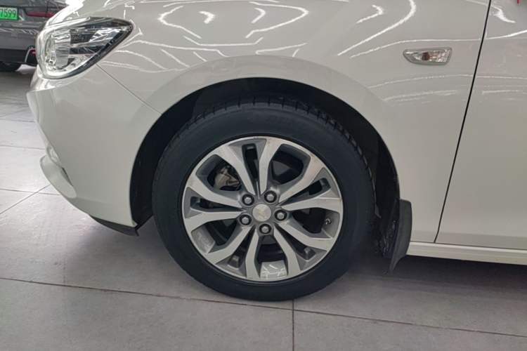 Used Chevrolet Cavalier 2016 1.5L Automatic Xinsong Edition Left Front Wheel Hub