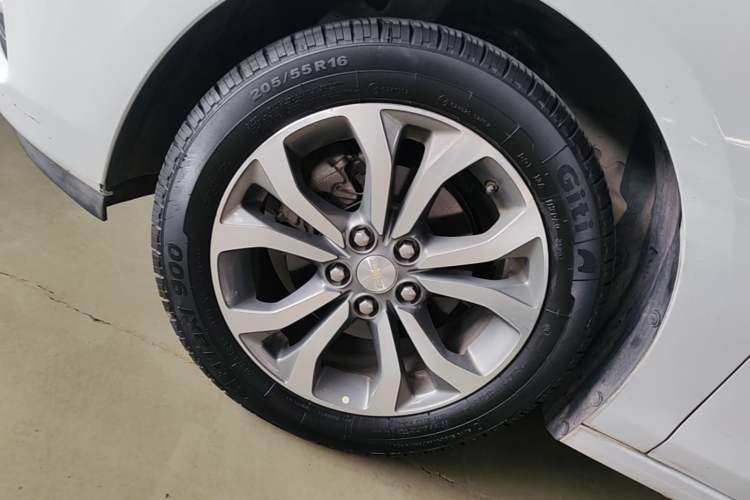 Used Chevrolet Cavalier 2016 1.5L Automatic Xinsong Edition Left Front Wheel Hub