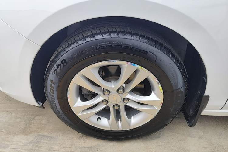Used Chevrolet Cavalier 2016 1.5L Automatic Enjoyment Edition Left Front Wheel Hub